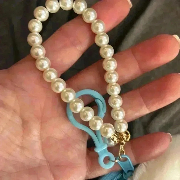 Hello Kitty and Cinnamon roll mini wallet with pearl bracelet. - Picture 6 of 6